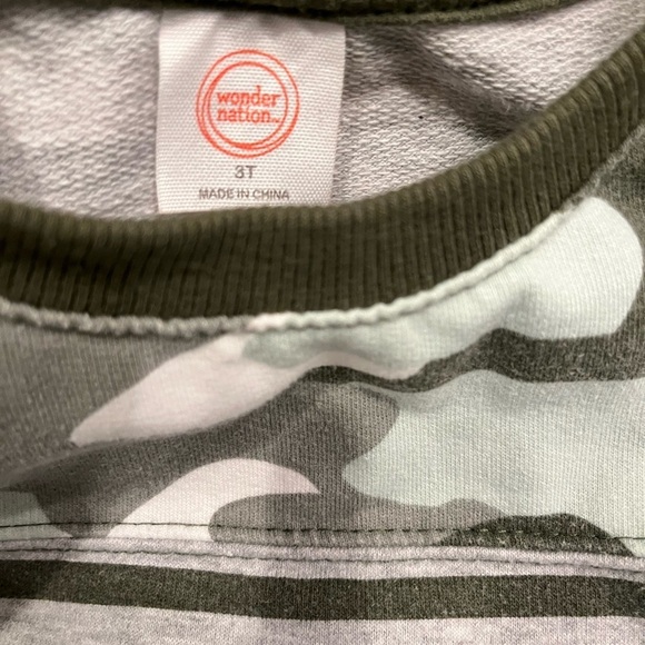 ⭐️ Toddler Boys Sweatshirt With Camo Design | Army Green & Gray | Size 3T - Picture 6 of 7